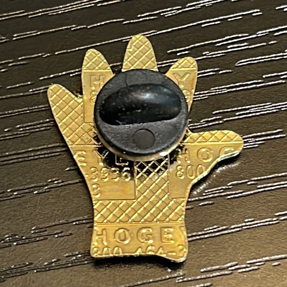 🆕 Walmart/Sam’s Club High Five Pin - Picture 3 of 3